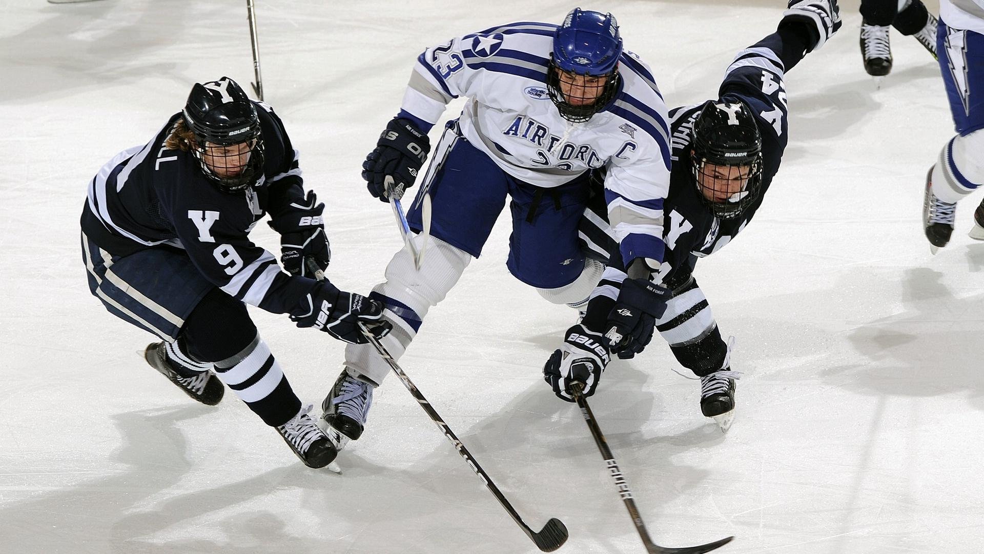 开云体育APP下载-德甲争冠战之夜，霍勒迪用沉默与奔跑，写下最无争议的答案