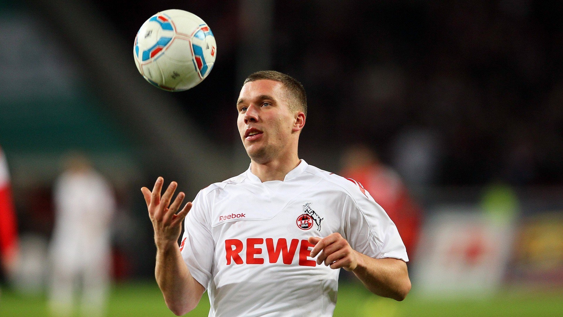 开云体育-冰与火的颠覆，冰岛式火力压制那不勒斯，库尔图瓦的进攻门将革命